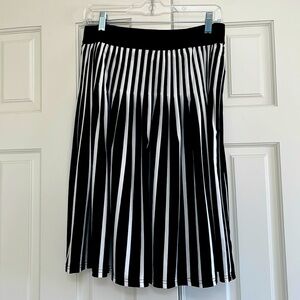 RYU Large black & white pleated skirt